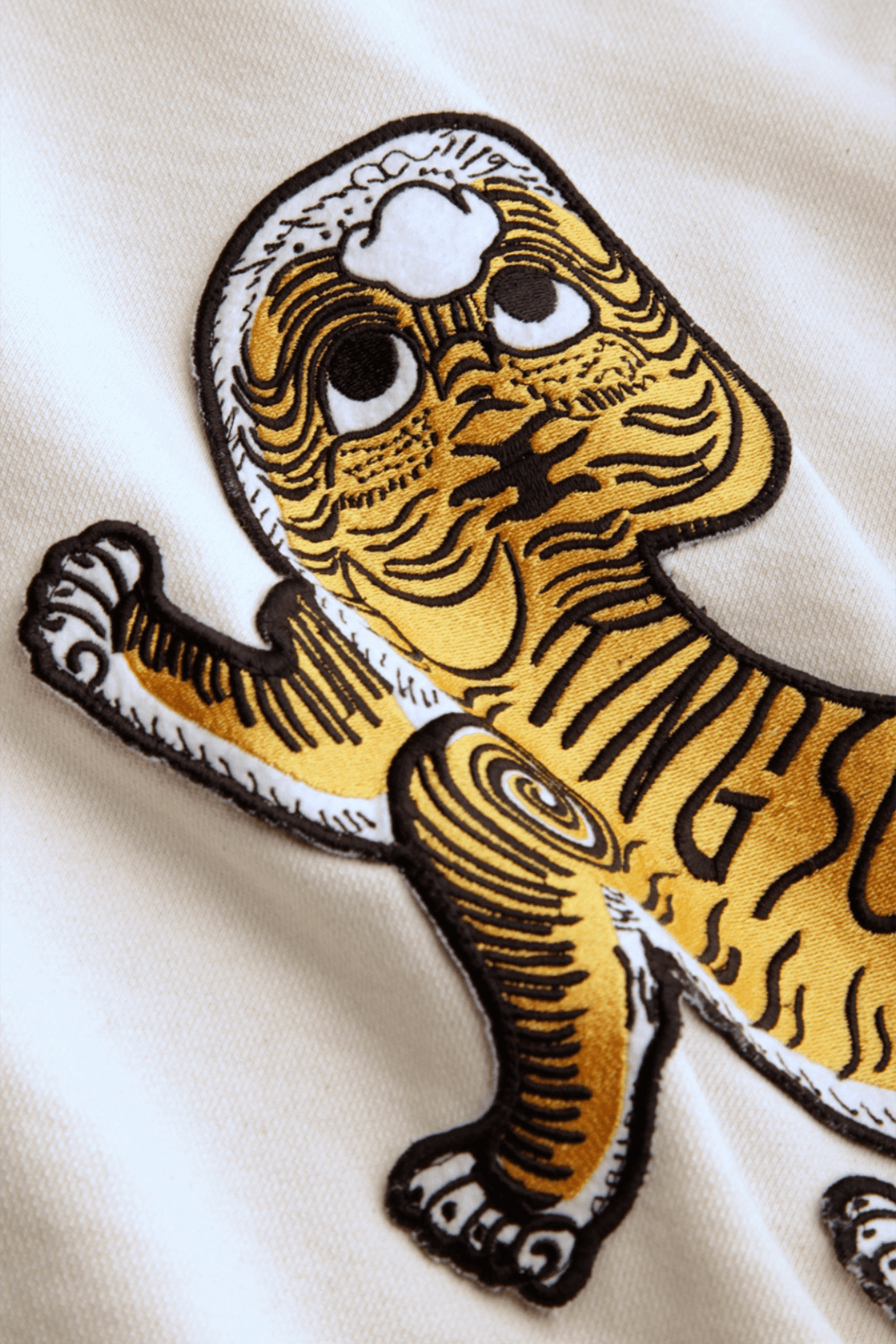 Sweatshirt - Stephen Tiger Badge- offwhite